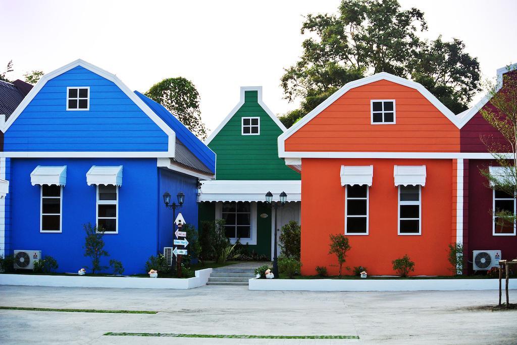 Color Ville Hotel SHA Certified Sakon Nakhon Esterno foto