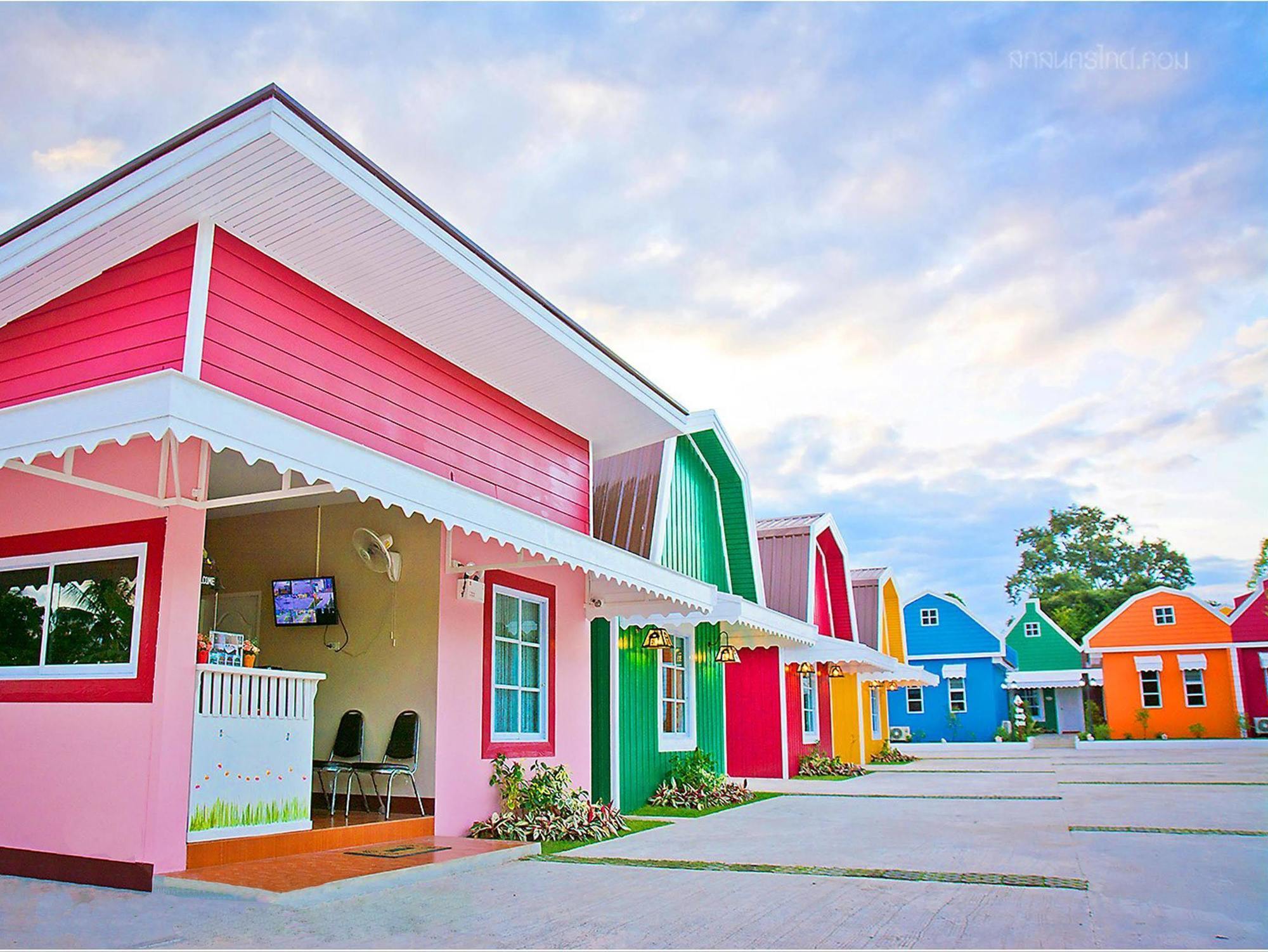 Color Ville Hotel SHA Certified Sakon Nakhon Esterno foto