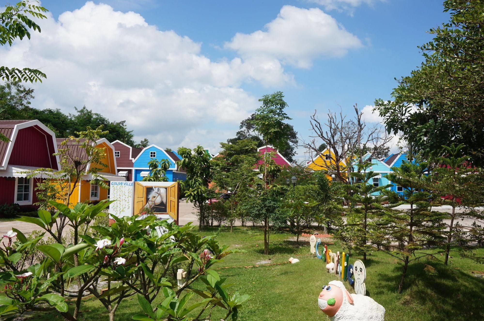 Color Ville Hotel SHA Certified Sakon Nakhon Esterno foto