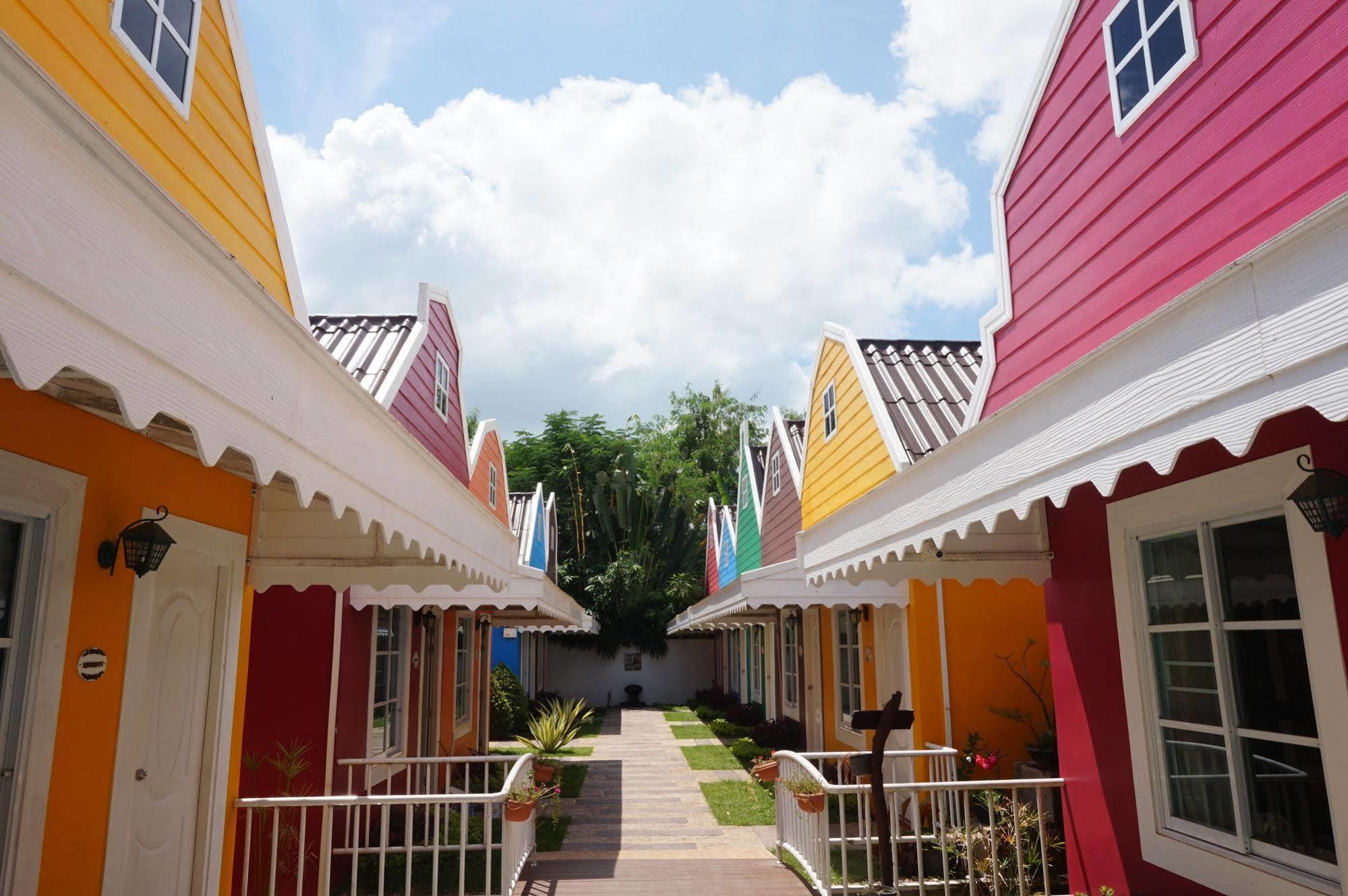 Color Ville Hotel SHA Certified Sakon Nakhon Esterno foto