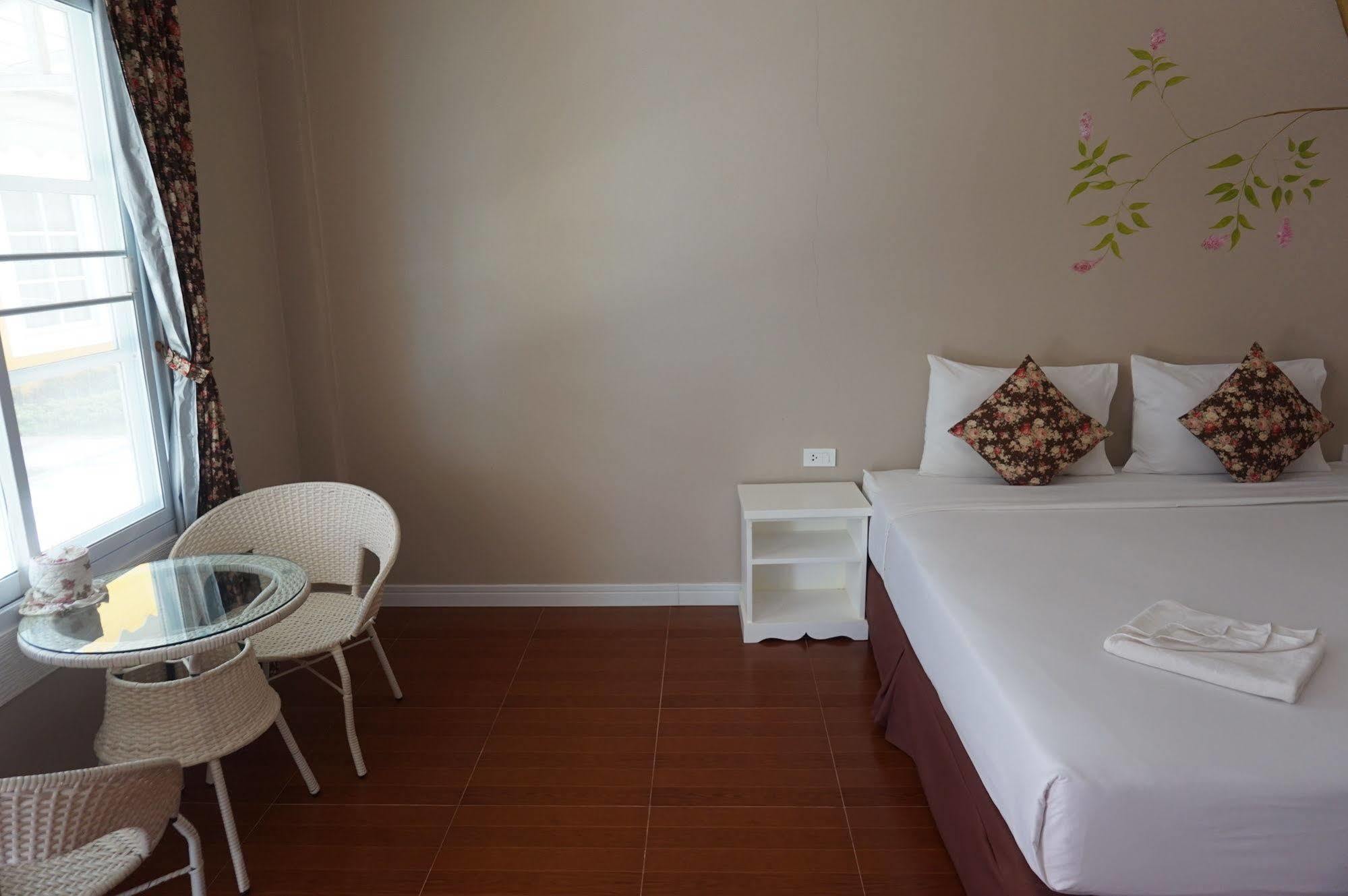 Color Ville Hotel SHA Certified Sakon Nakhon Esterno foto
