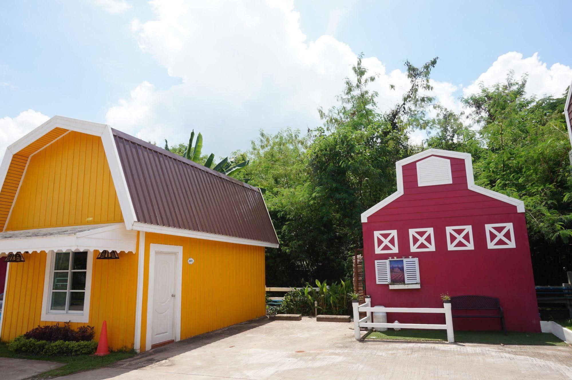 Color Ville Hotel SHA Certified Sakon Nakhon Esterno foto